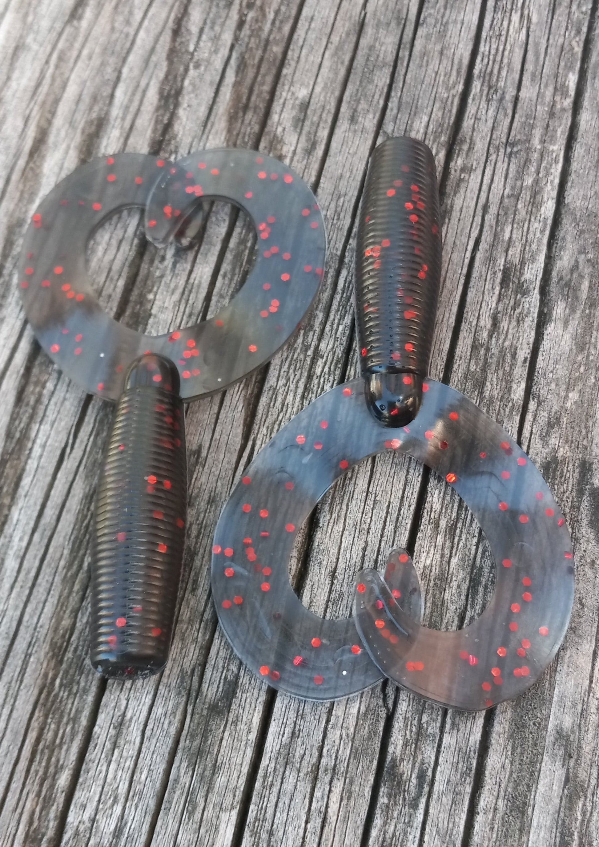 Black w/ Red Flake Twin Tail Grub